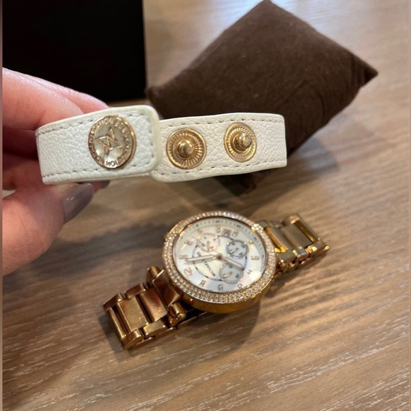 MICHAEL KORS ROSE GOLD WATCH FOR WOMEN - Picture 7 of 7